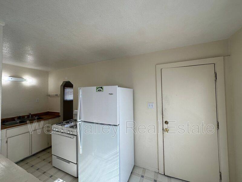 Apartment for rent at 725 1 2 Kern St #B, Taft, CA 93268