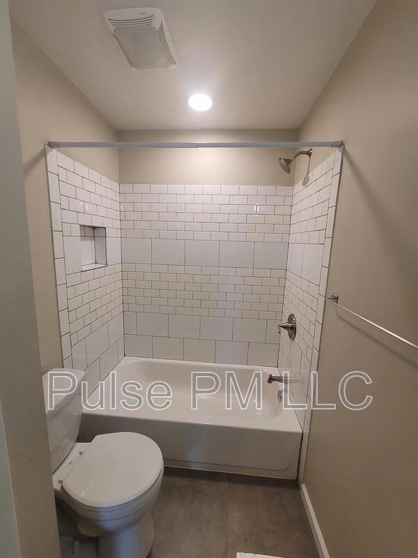 Apartment for rent at 18 S Main St, Walton, KY 41094