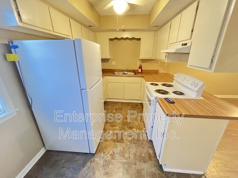 Apartment for rent at 3244 Southern Ave, Memphis, TN 38111