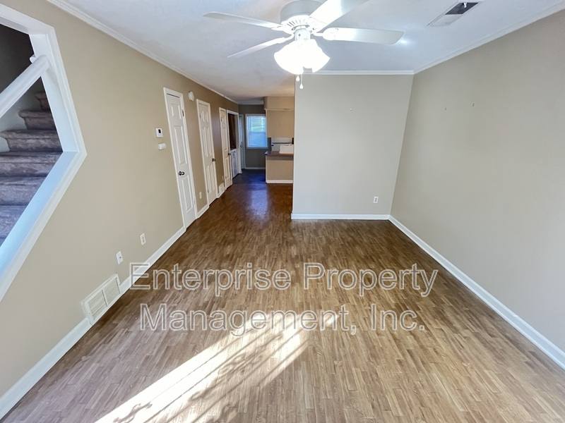 Apartment for rent at 3244 Southern Ave, Memphis, TN 38111