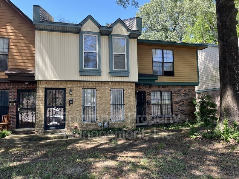 Apartment for rent at 3244 Southern Ave, Memphis, TN 38111