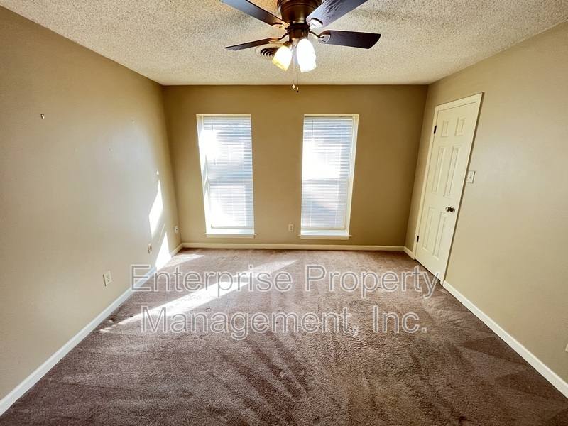 Apartment for rent at 3244 Southern Ave, Memphis, TN 38111
