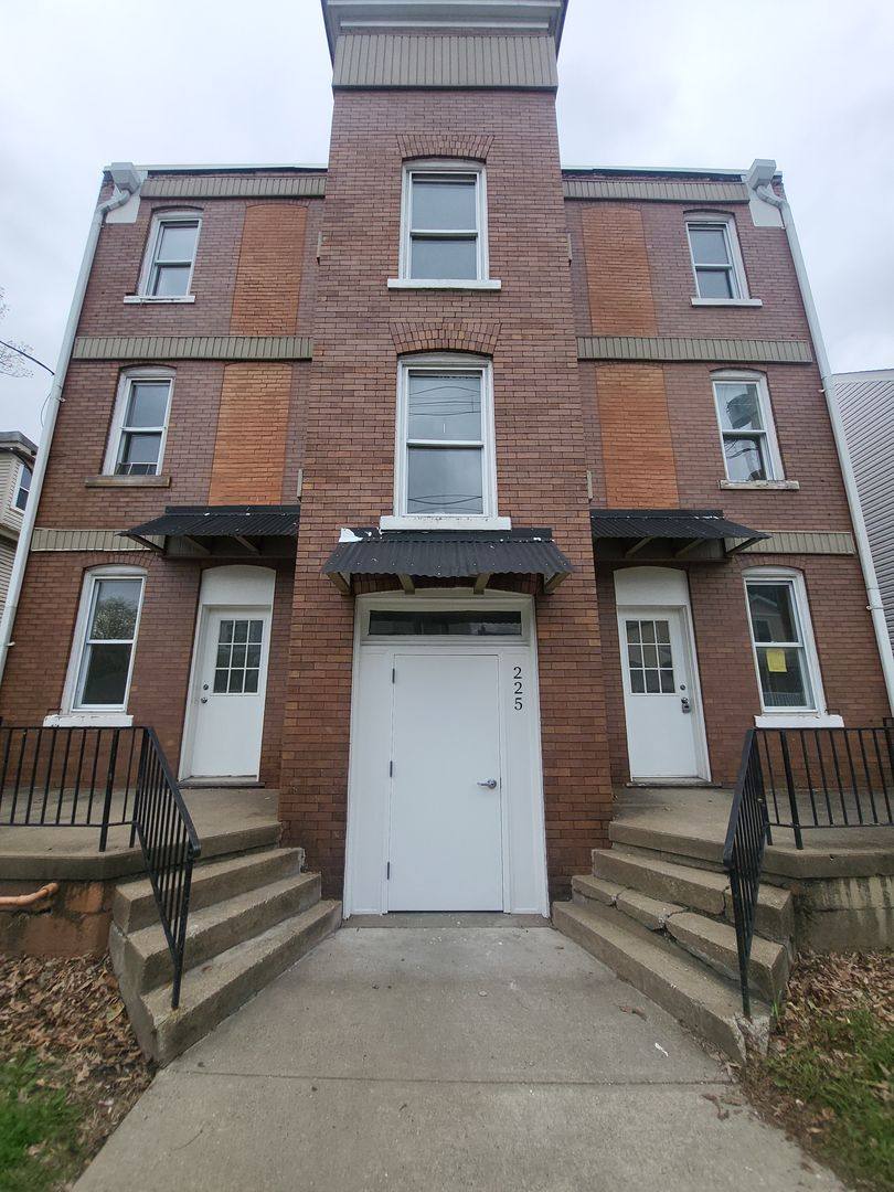 Apartment for rent at 225 Park Ave, Pittsburgh, PA 15202
