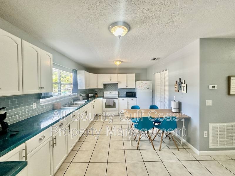 House for rent at 515 15th Ave W, Palmetto, FL 34221