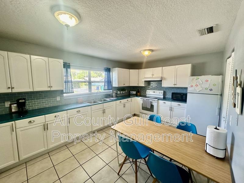 House for rent at 515 15th Ave W, Palmetto, FL 34221