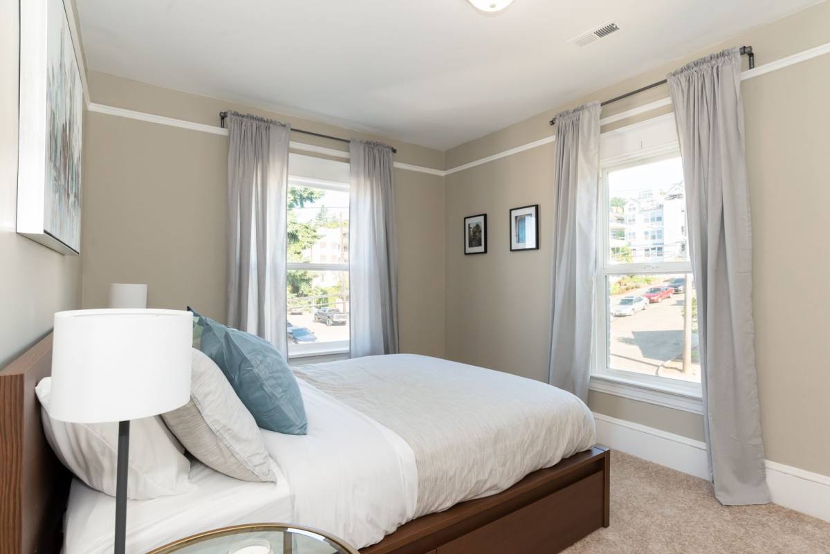 Apartment for rent at 822 6th Ave N, Seattle, WA 98109