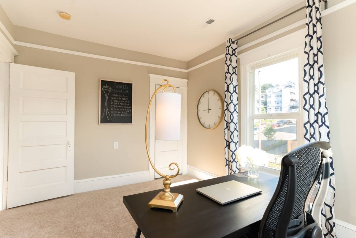 Apartment for rent at 822 6th Ave N, Seattle, WA 98109