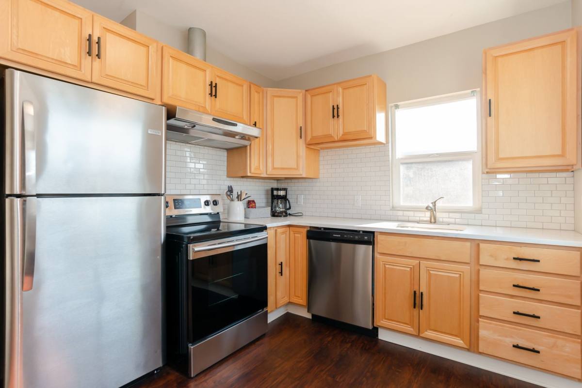 Apartment for rent at 822 6th Ave N, Seattle, WA 98109