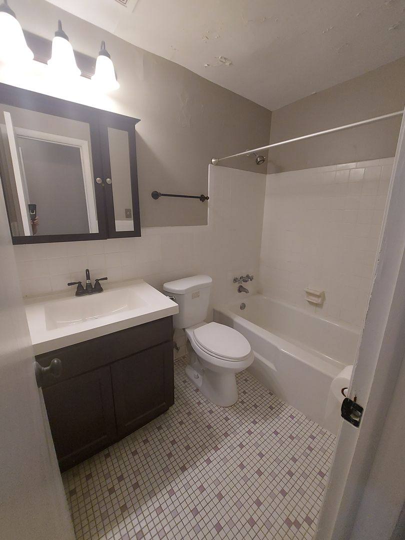 Apartment for rent at 441 Lynnhurst Ave W, Saint Paul, MN 55104