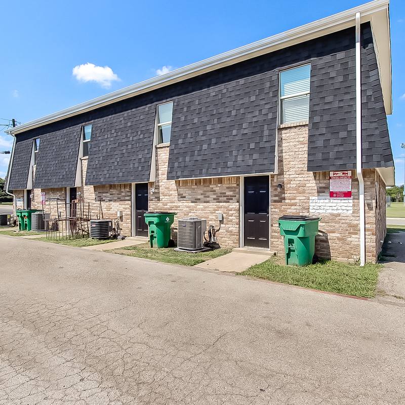 Townhouse for rent at 408 Noble Ave #B, Fort Worth, TX 76140