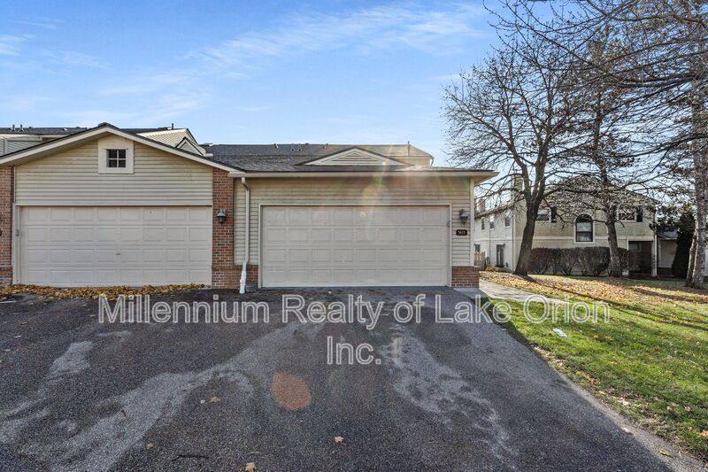 Condo for rent at 5611 Drake Hollow Dr, West Bloomfield, MI 48322