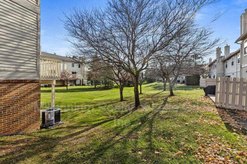 Condo for rent at 5611 Drake Hollow Dr, West Bloomfield, MI 48322