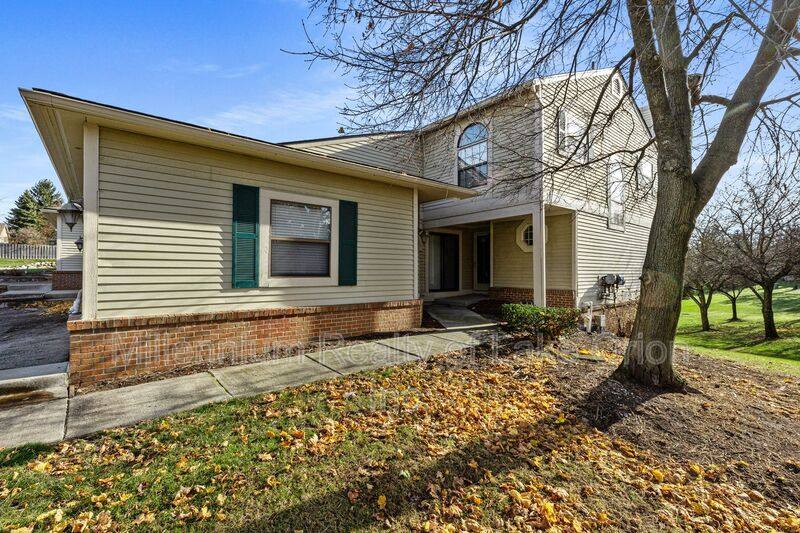 Condo for rent at 5611 Drake Hollow Dr, West Bloomfield, MI 48322