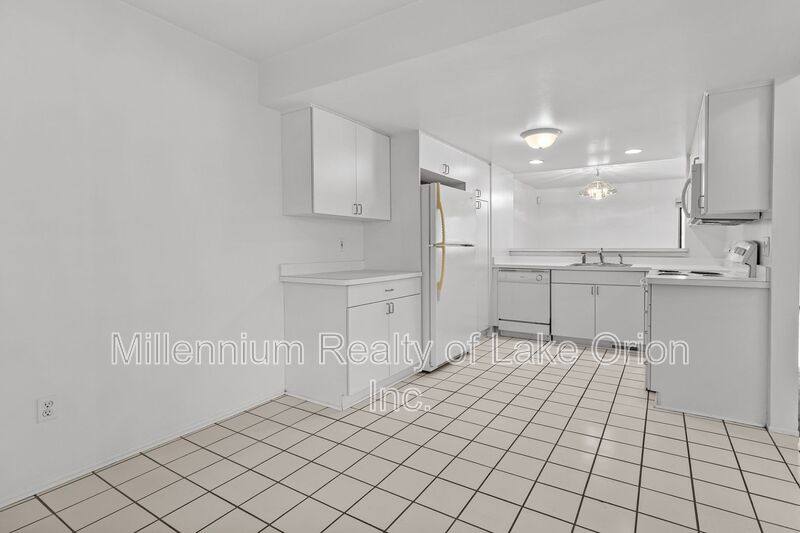 Condo for rent at 5611 Drake Hollow Dr, West Bloomfield, MI 48322