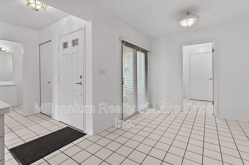 Condo for rent at 5611 Drake Hollow Dr, West Bloomfield, MI 48322