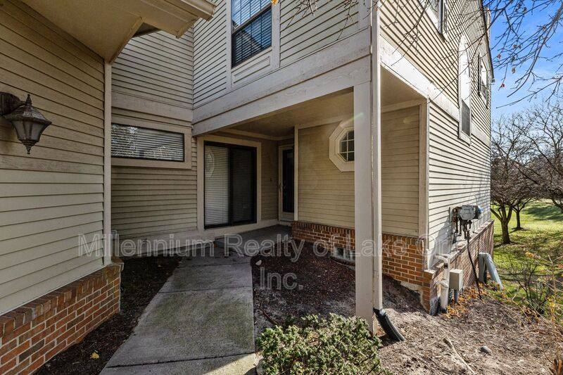 Condo for rent at 5611 Drake Hollow Dr, West Bloomfield, MI 48322