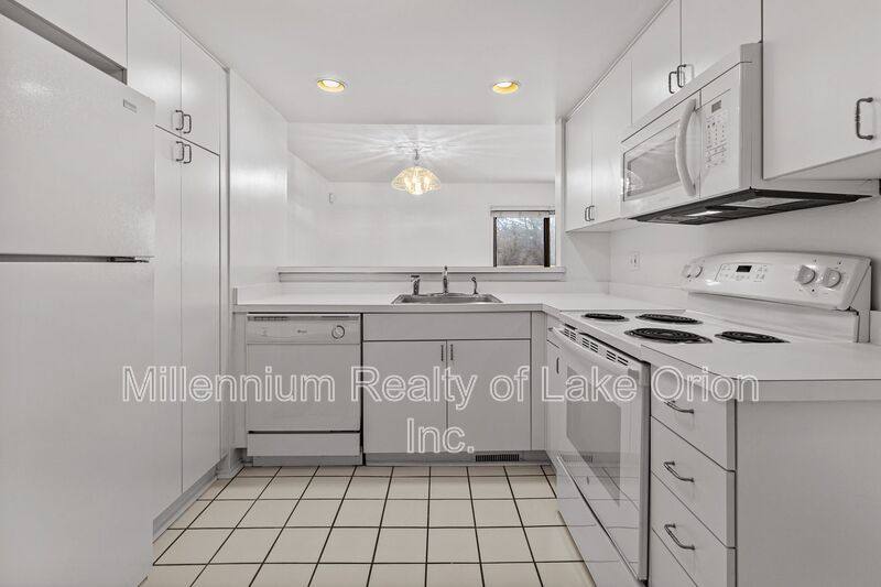 Condo for rent at 5611 Drake Hollow Dr, West Bloomfield, MI 48322