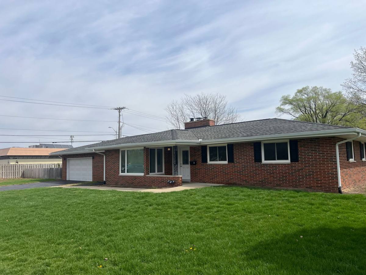 House for rent at 2 Robinhood Lane, Springfield, IL 62704