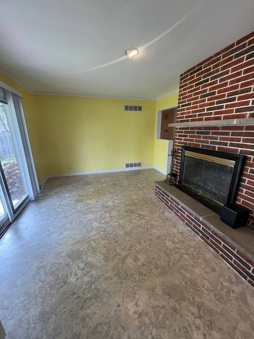 House for rent at 2 Robinhood Lane, Springfield, IL 62704