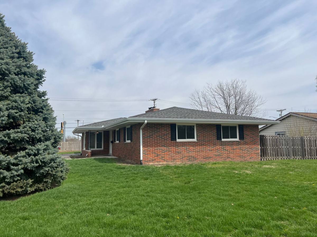 House for rent at 2 Robinhood Lane, Springfield, IL 62704