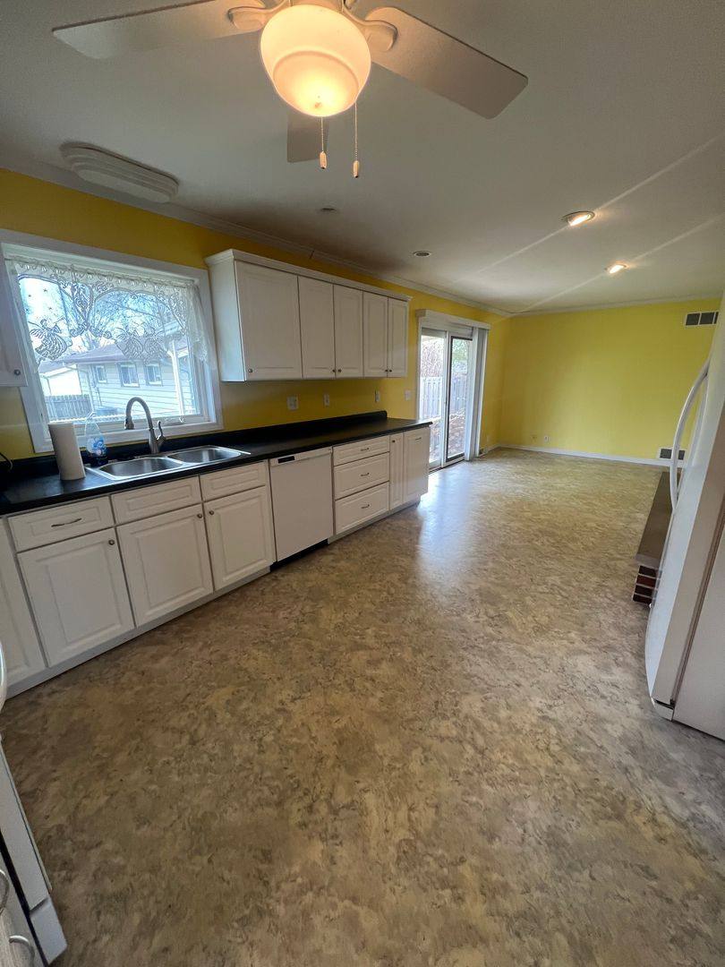House for rent at 2 Robinhood Lane, Springfield, IL 62704