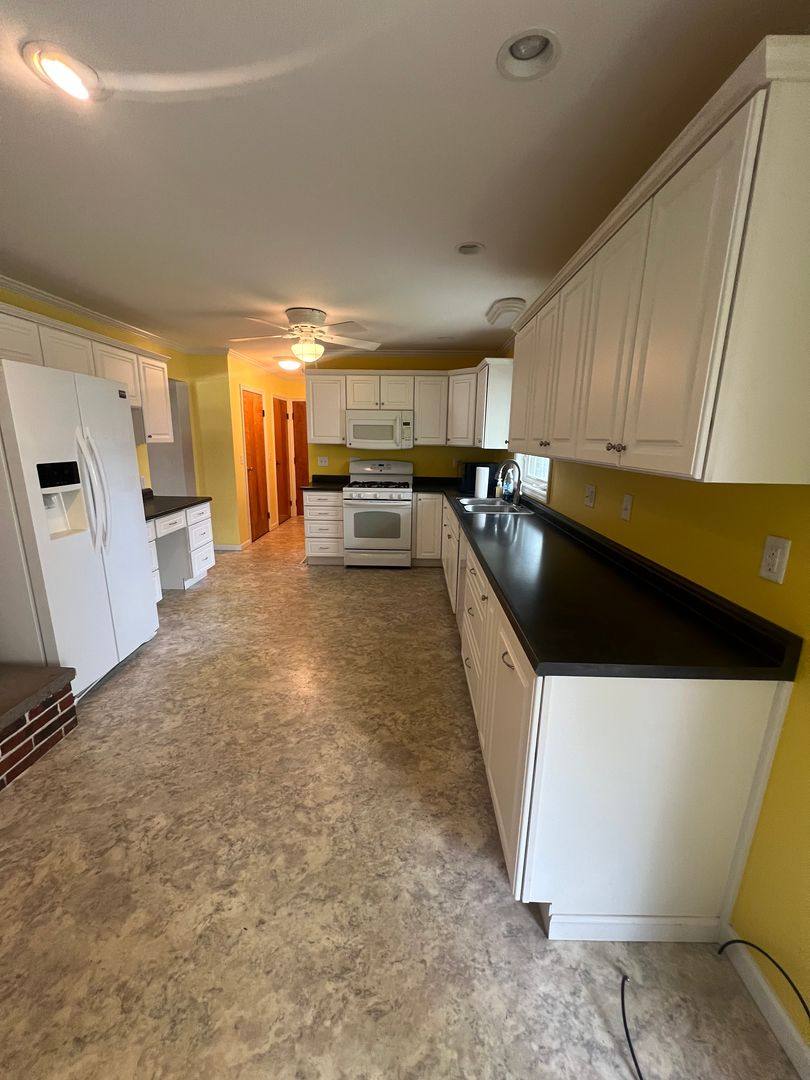 House for rent at 2 Robinhood Lane, Springfield, IL 62704