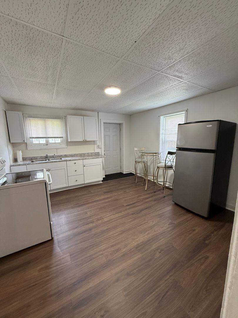 Apartment for rent at 1235 N 8th, Springfield, IL 62702