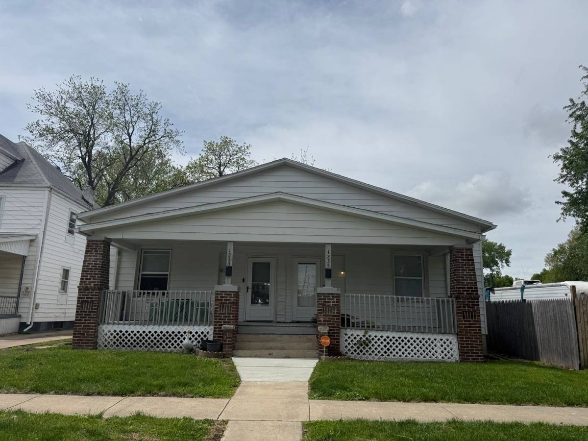 Apartment for rent at 1235 N 8th, Springfield, IL 62702