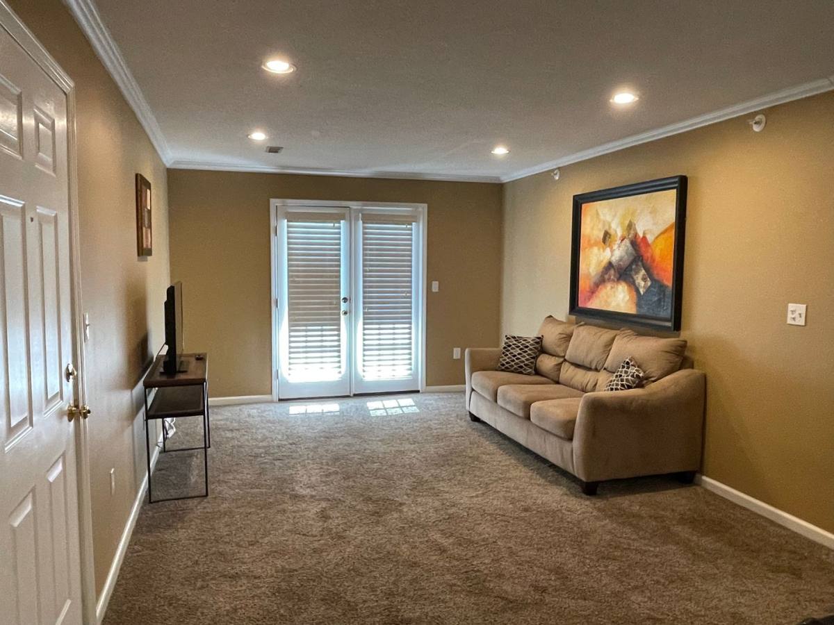 Apartment for rent at 2037-2097 Pear Tree Court, Cape Girardeau, MO 63701