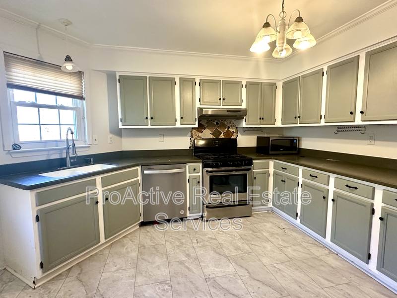 House for rent at 9385 Pine Tree Rd, Norfolk, VA 23503