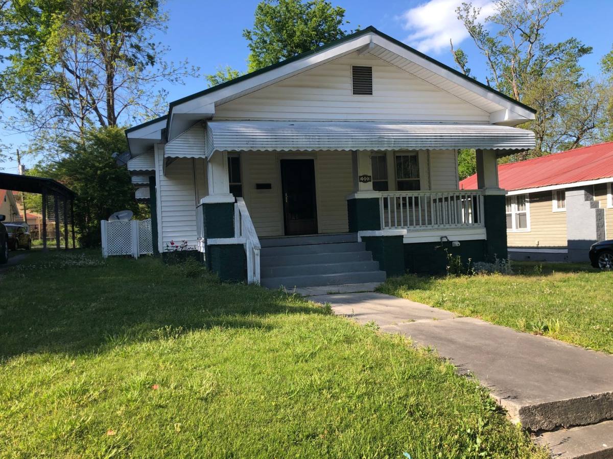 House for rent at 1003 Peachtree St, Gadsden, AL 35901
