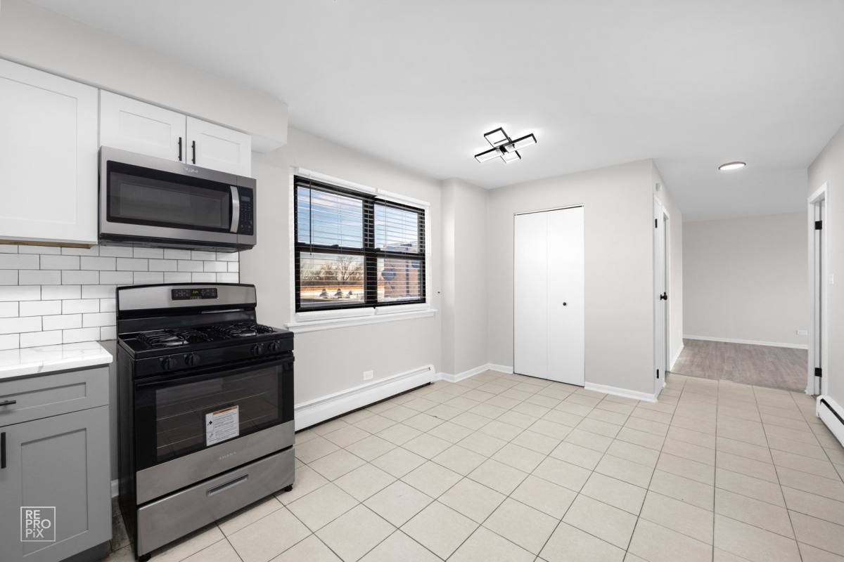 Apartment for rent at 5870 W Lake St, Chicago, IL 60644