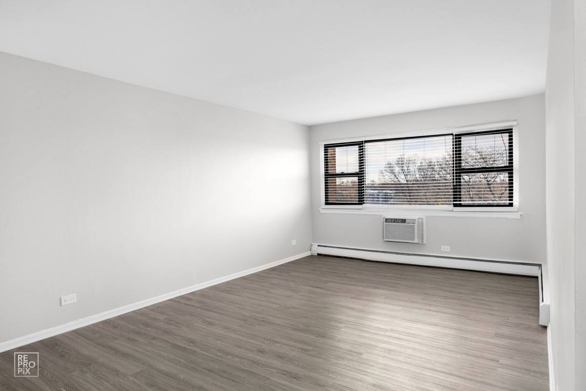 Apartment for rent at 5870 W Lake St, Chicago, IL 60644