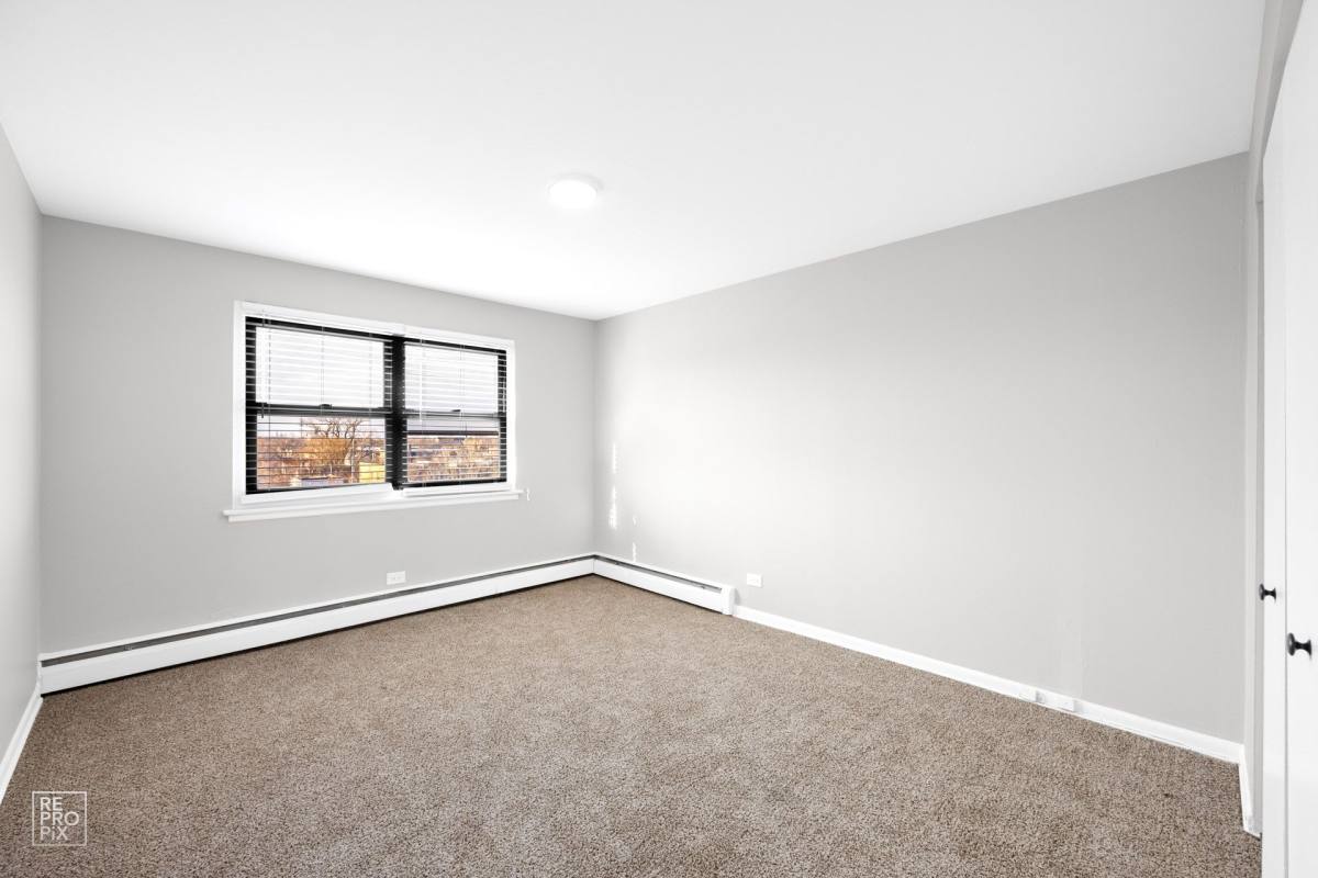 Apartment for rent at 5870 W Lake St, Chicago, IL 60644