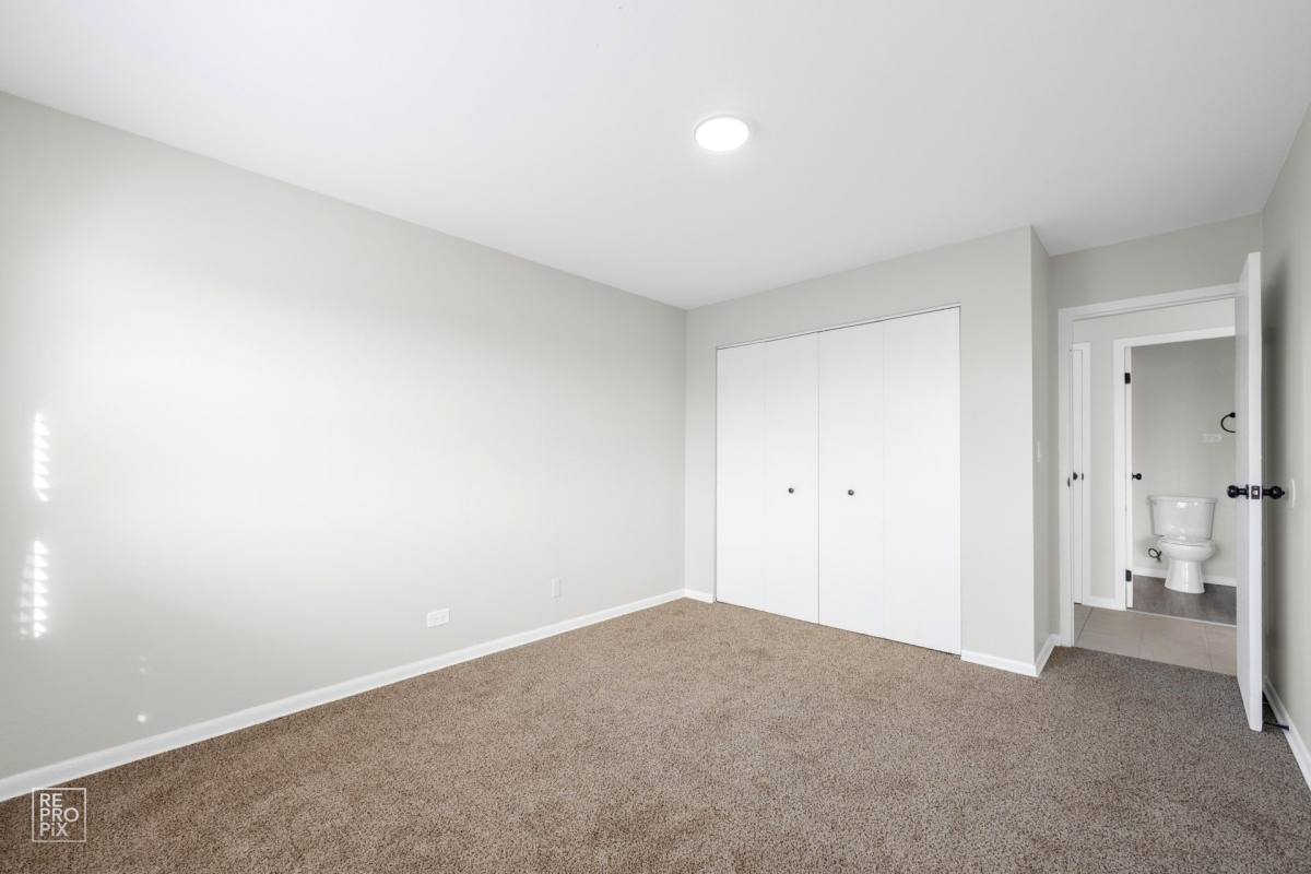 Apartment for rent at 5870 W Lake St, Chicago, IL 60644