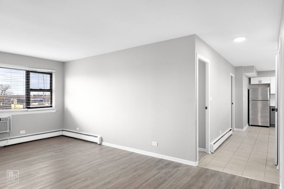 Apartment for rent at 5870 W Lake St, Chicago, IL 60644