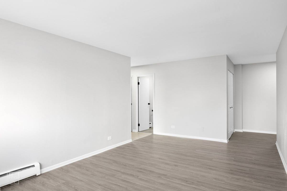 Apartment for rent at 5870 W Lake St, Chicago, IL 60644