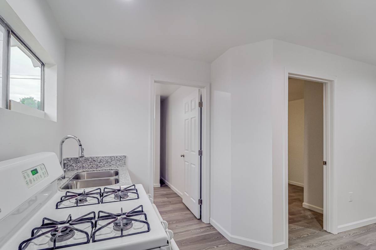 Townhouse for rent at 113 Bliss St, Bakersfield, CA 93307