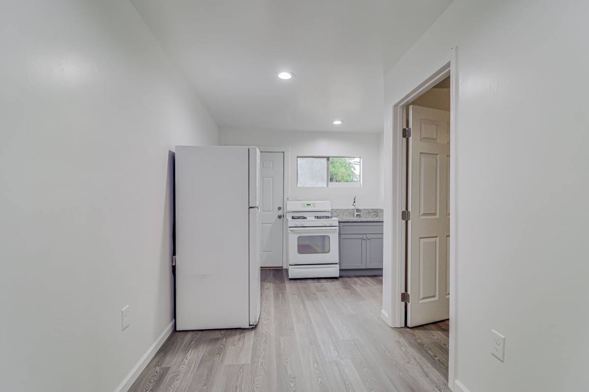 Townhouse for rent at 113 Bliss St, Bakersfield, CA 93307