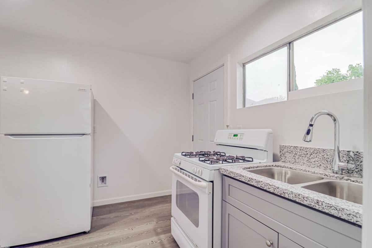 Townhouse for rent at 113 Bliss St, Bakersfield, CA 93307