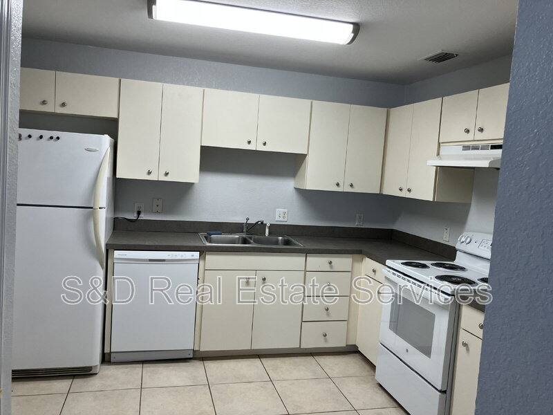 Apartment for rent at 5527 Gaur Lane, Lakeland, FL 33811