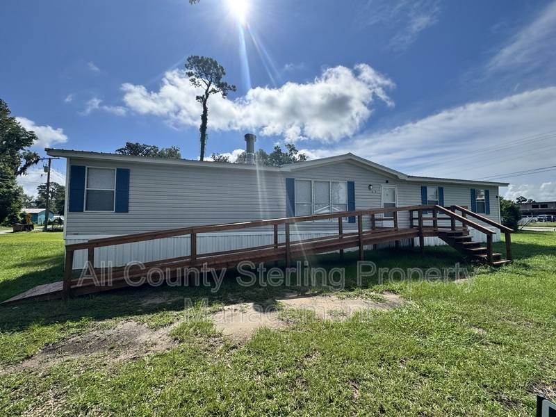House for rent at 579 SE Baker Ave, Lake City, FL 32025