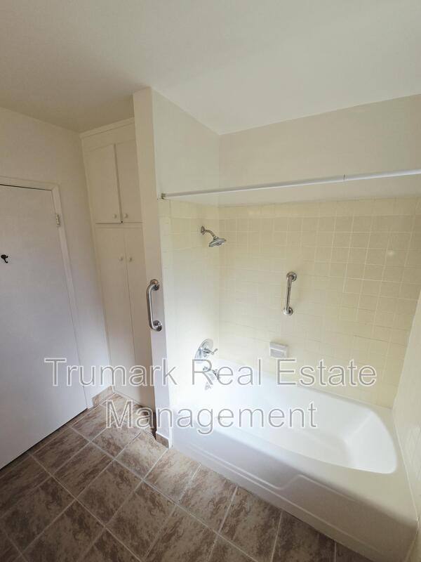 Apartment for rent at 332 Cornell Dr E, Burbank, CA 91504
