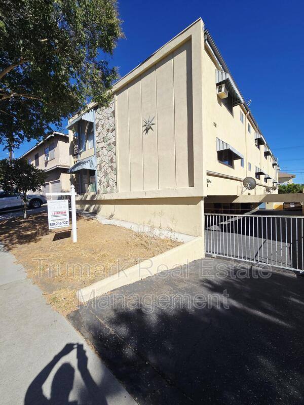 Apartment for rent at 332 Cornell Dr E, Burbank, CA 91504