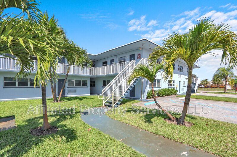 Apartment for rent at 2701 Ave E #15, West Palm Beach, FL 33404
