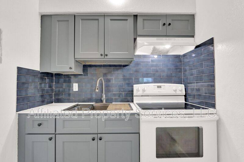Apartment for rent at 2701 Ave E #15, West Palm Beach, FL 33404