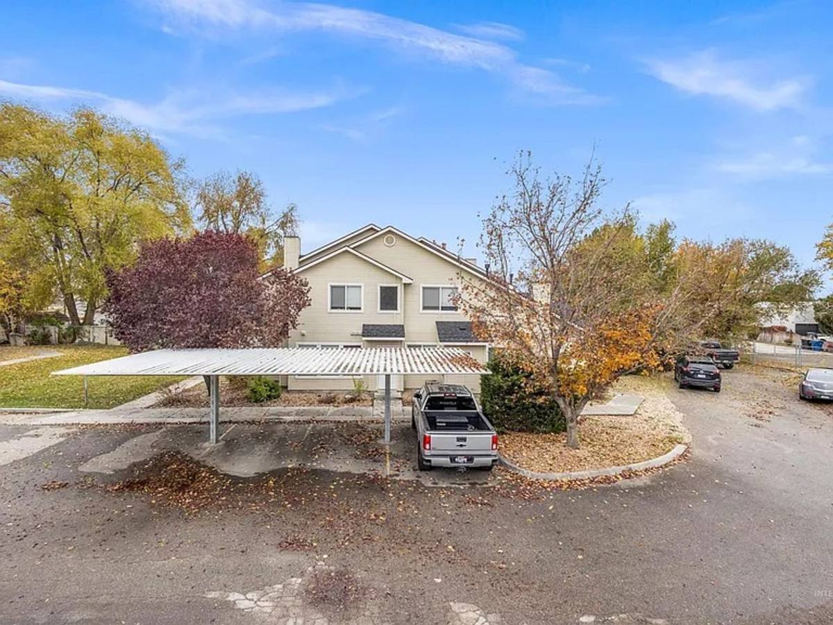 Apartment for rent at 1435-1490 W Bonneville Circle, Nampa, ID 83651