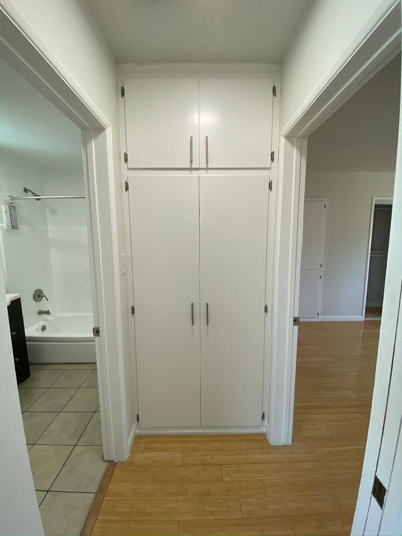 Apartment for rent at 3711 Mentone Ave, Los Angeles, CA 90034