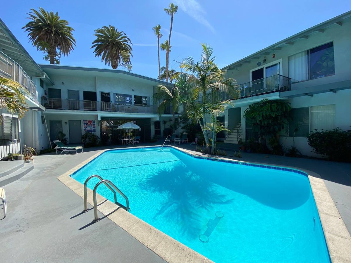Apartment for rent at 3711 Mentone Ave, Los Angeles, CA 90034