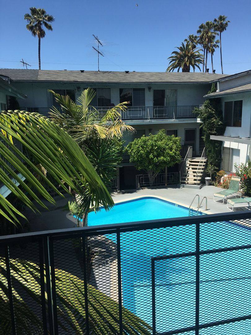 Apartment for rent at 3711 Mentone Ave, Los Angeles, CA 90034